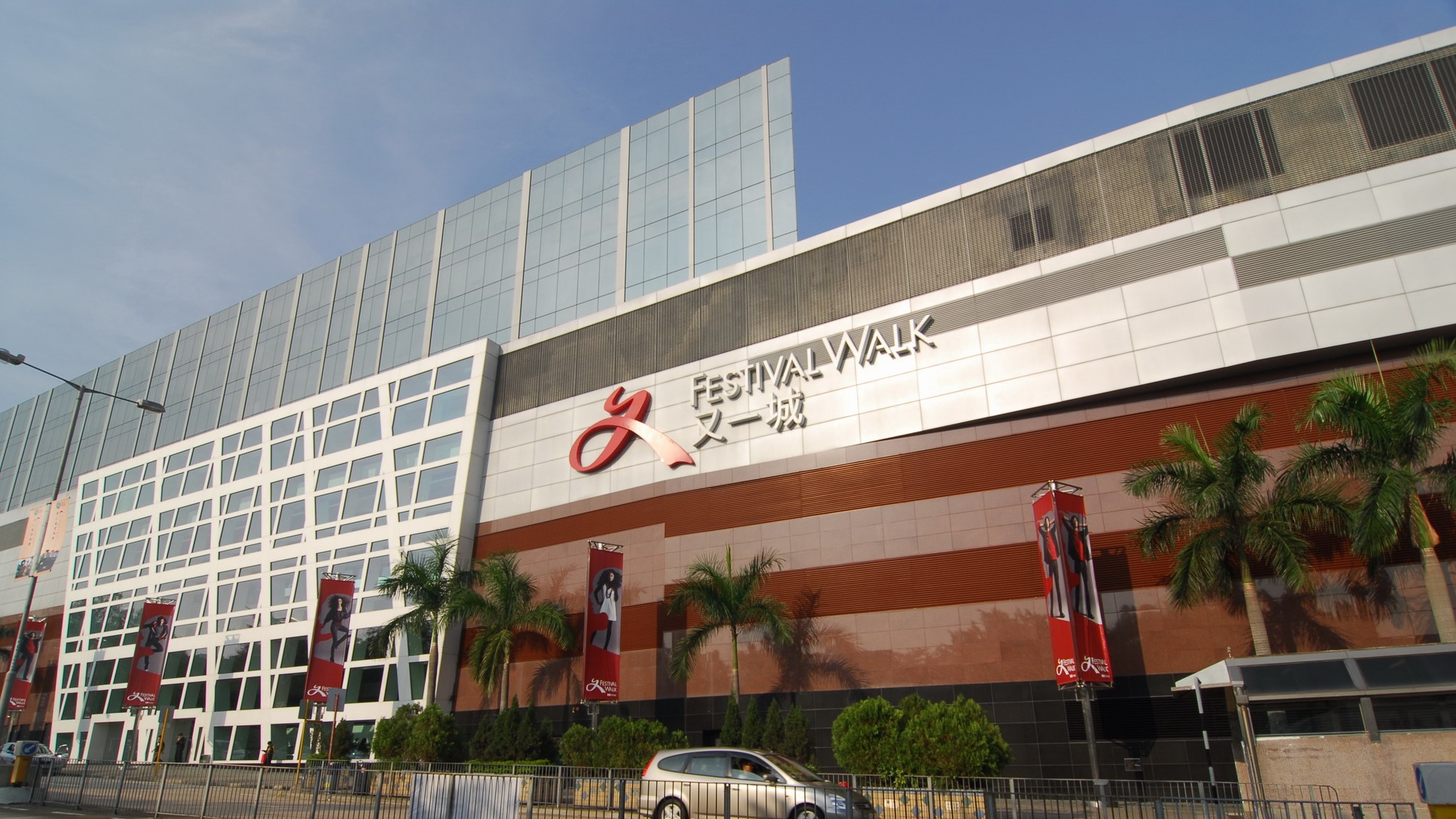 Hollister festival walk shop